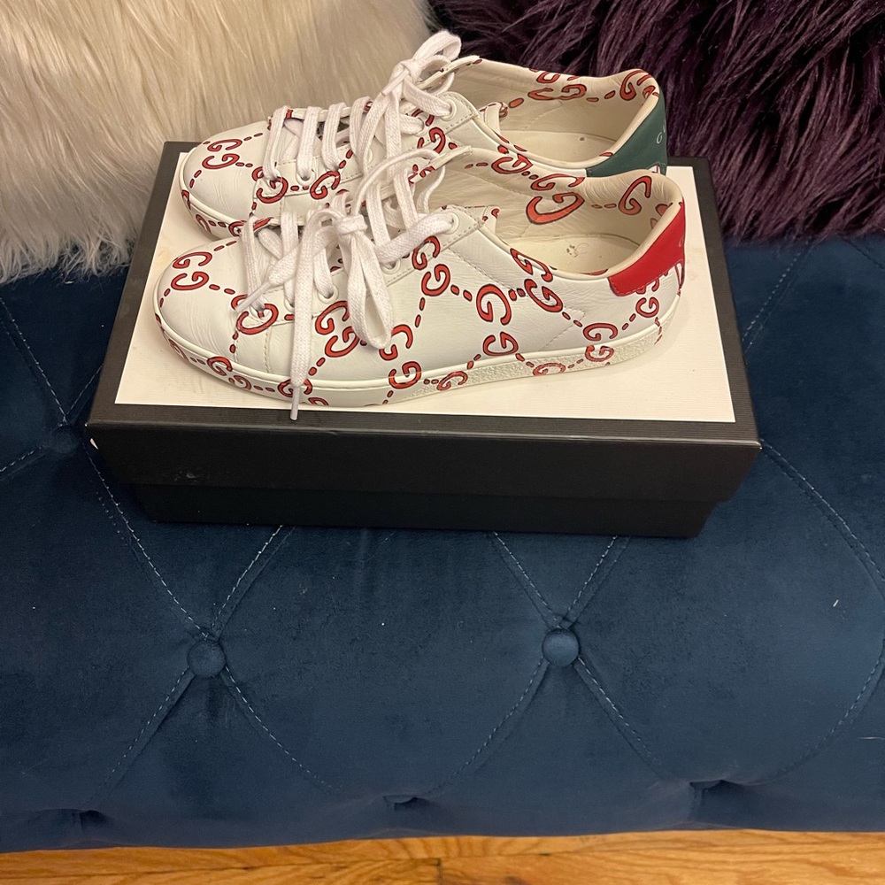 Apollo/Mir Authentic Gucci sneaker.
